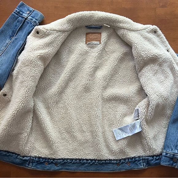 ❌ SOLD ❌ Levi’s Ex-Boyfriend Sherpa Trucker Jacket - Picture 6 of 11